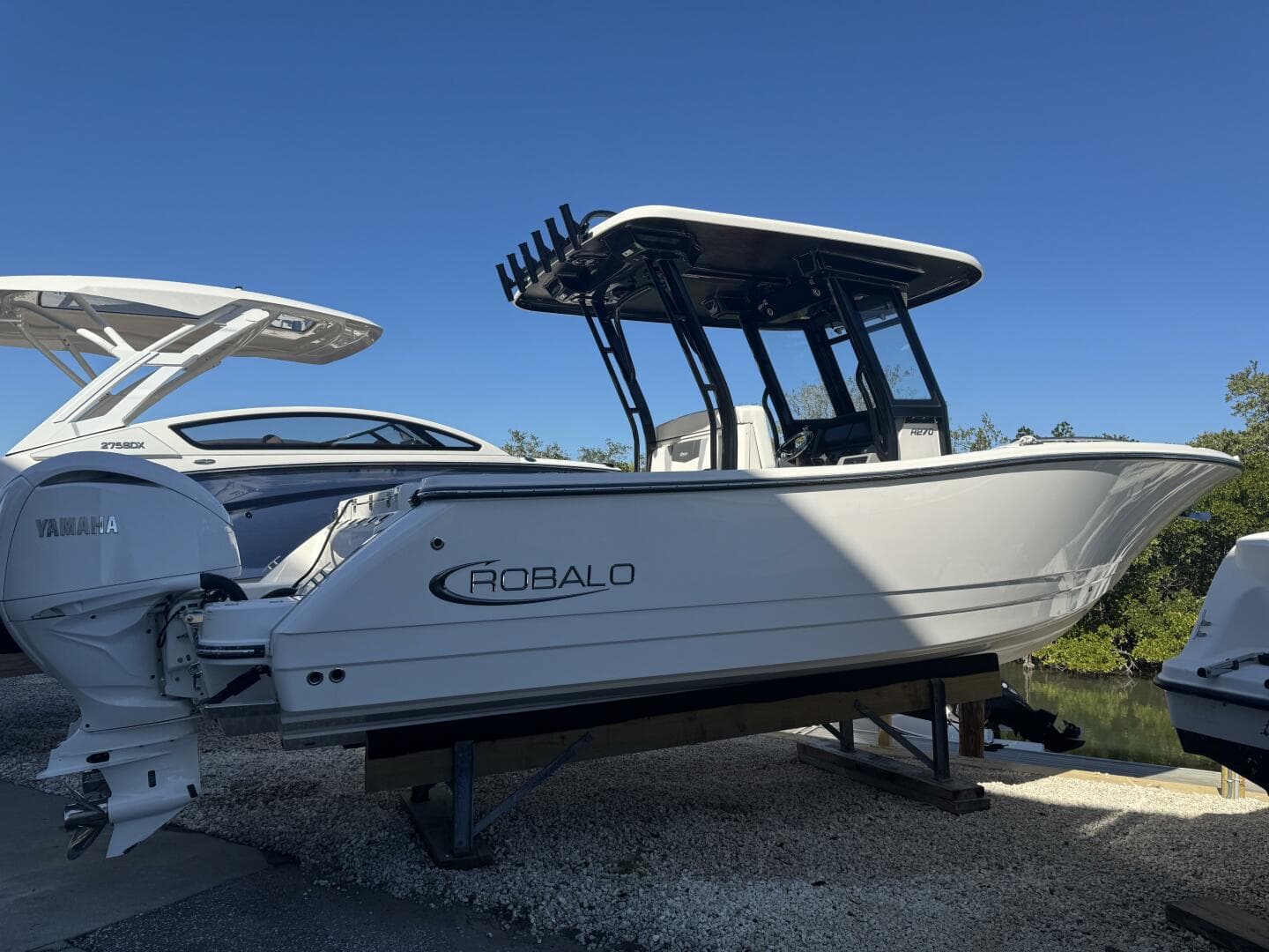 2023 Robalo R270 Center Console — photo 2