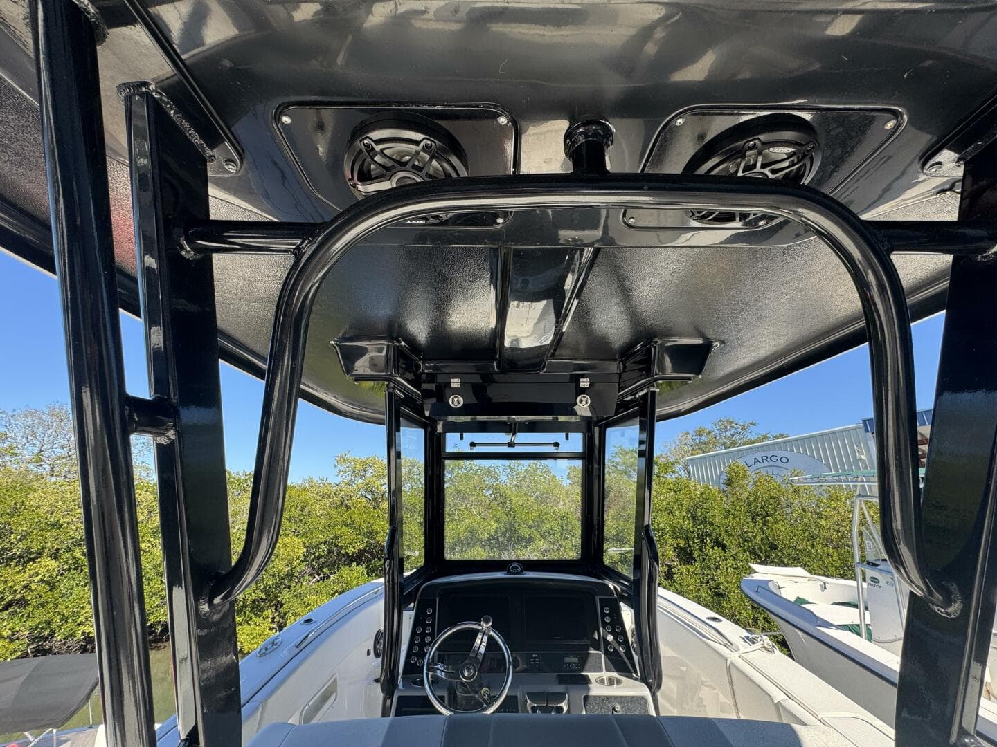 2023 Robalo R270 Center Console — photo 31