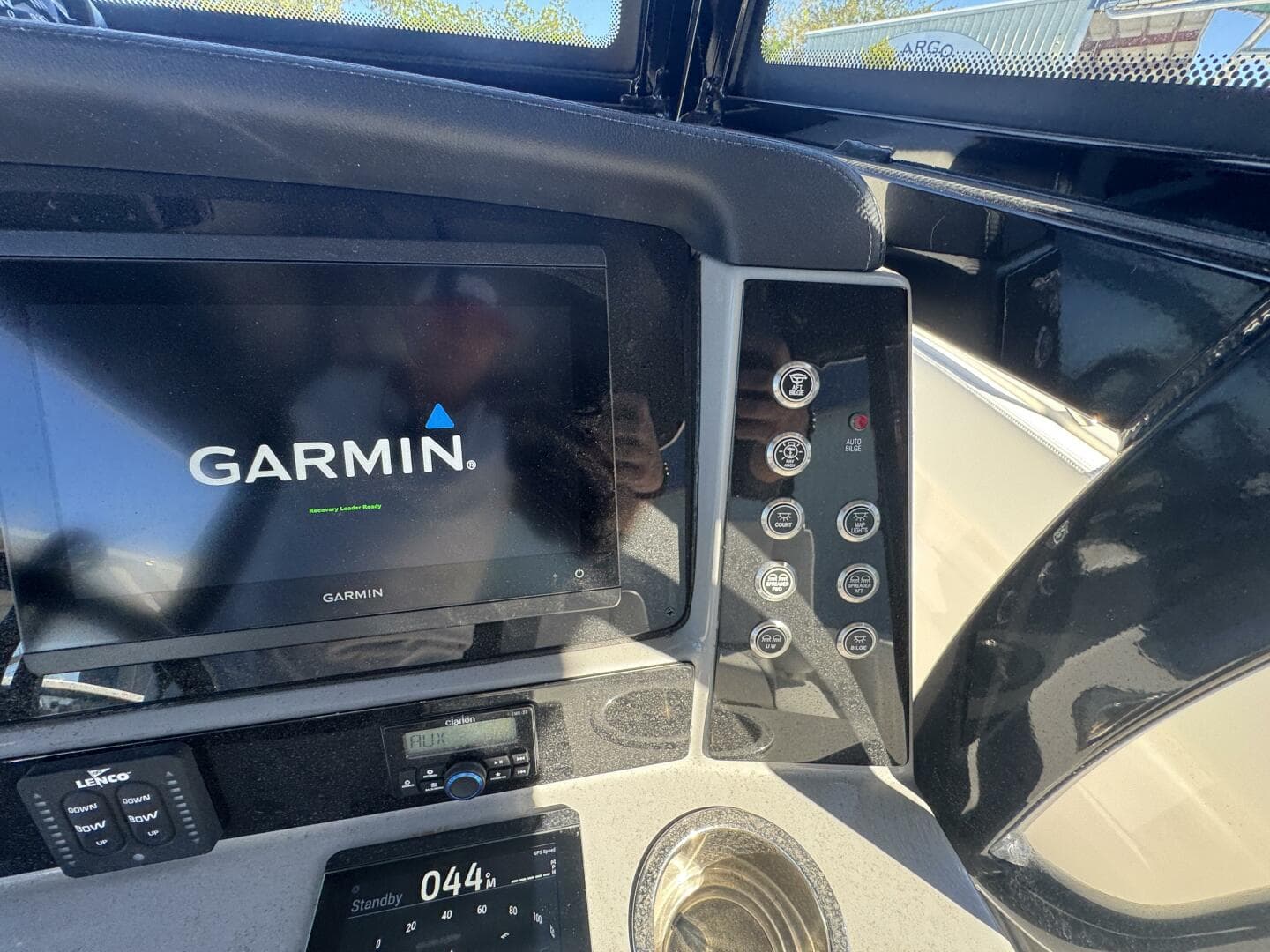 2023 Robalo R270 Center Console — photo 26
