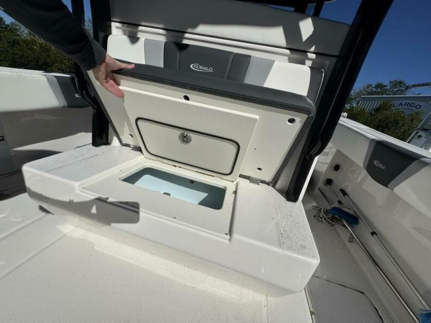 2023 Robalo R270 Center Console — photo 51