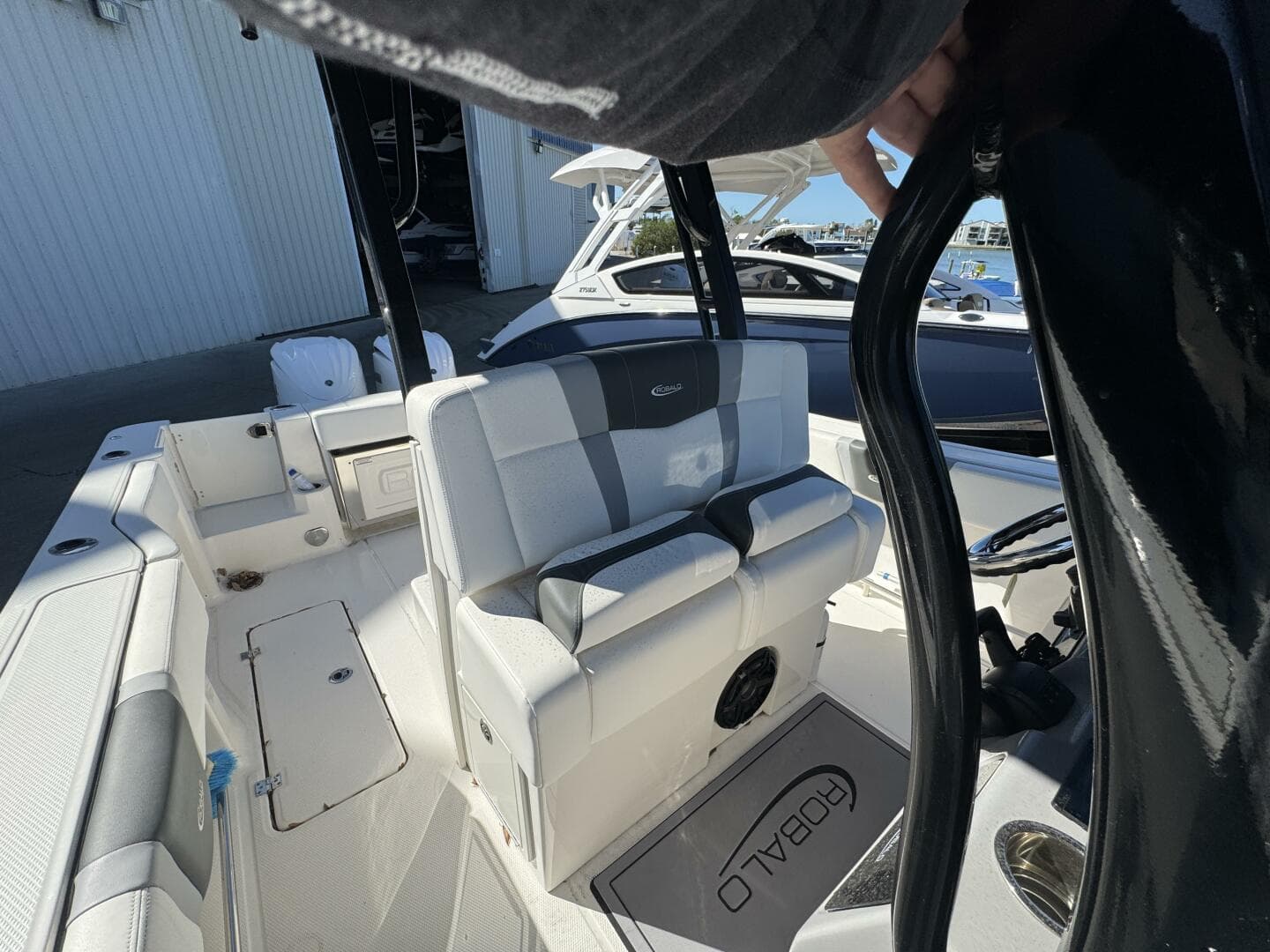 2023 Robalo R270 Center Console — photo 38