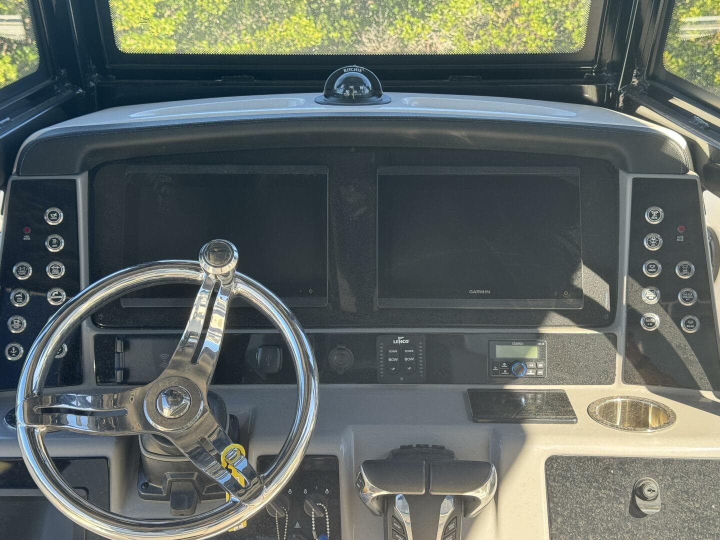 2023 Robalo R270 Center Console — photo 19