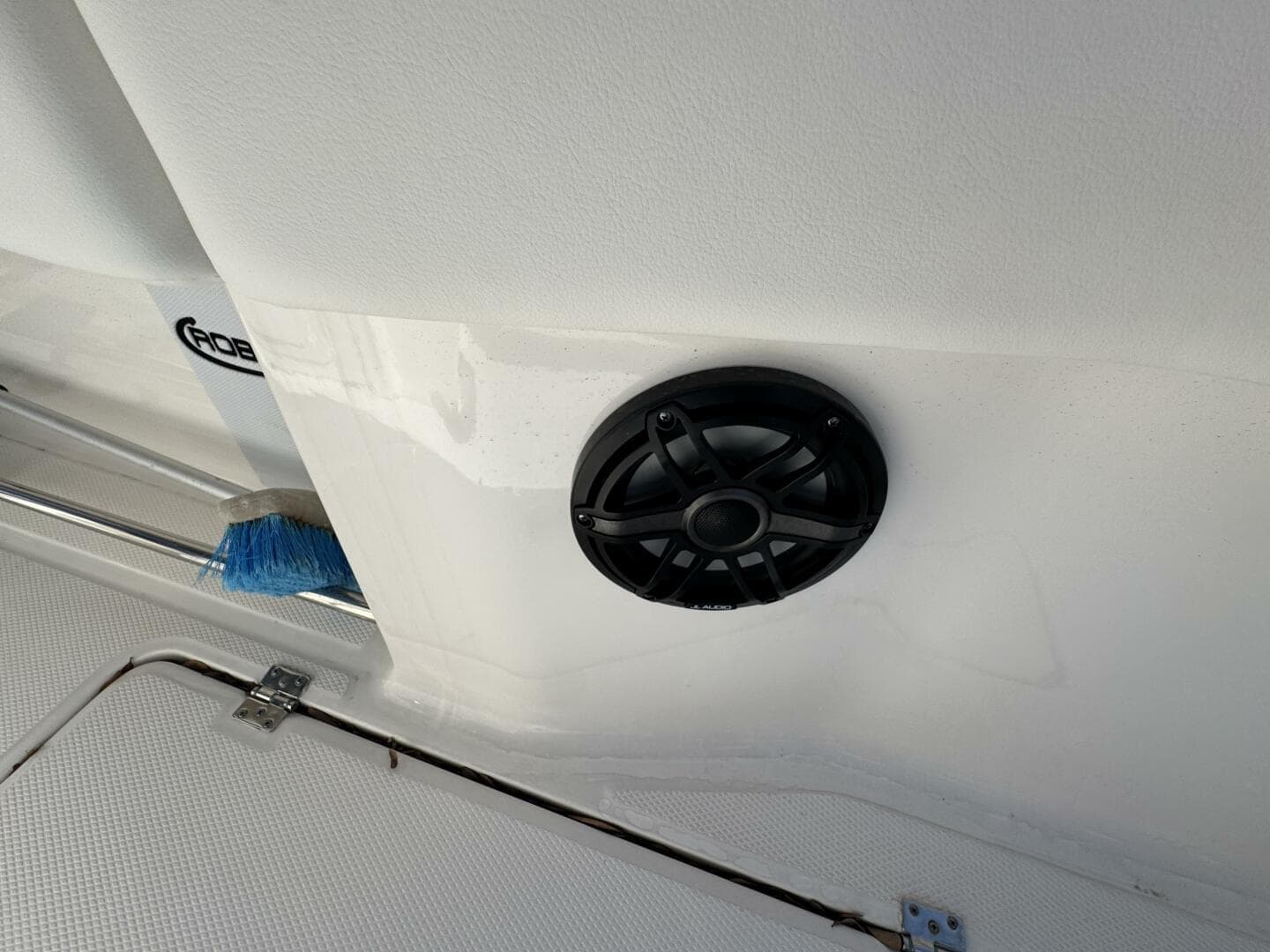 2023 Robalo R270 Center Console — photo 34