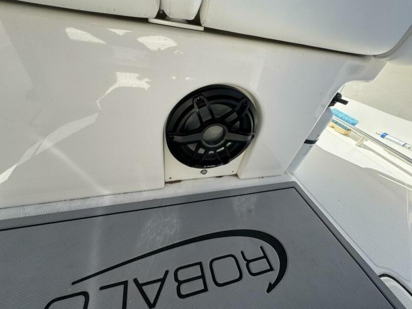 2023 Robalo R270 Center Console — photo 30