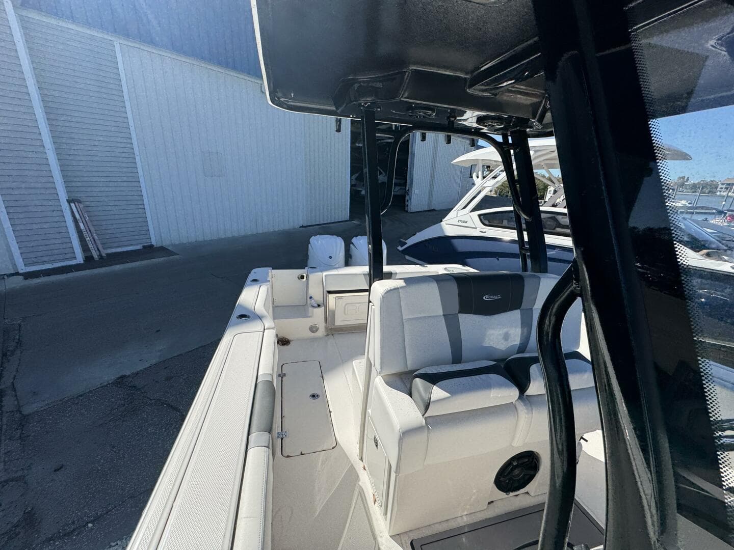 2023 Robalo R270 Center Console — photo 47