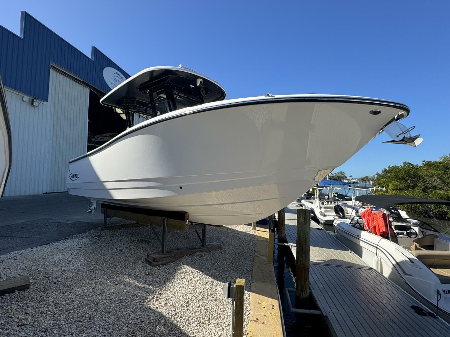 2023 Robalo R270 Center Console — photo 5