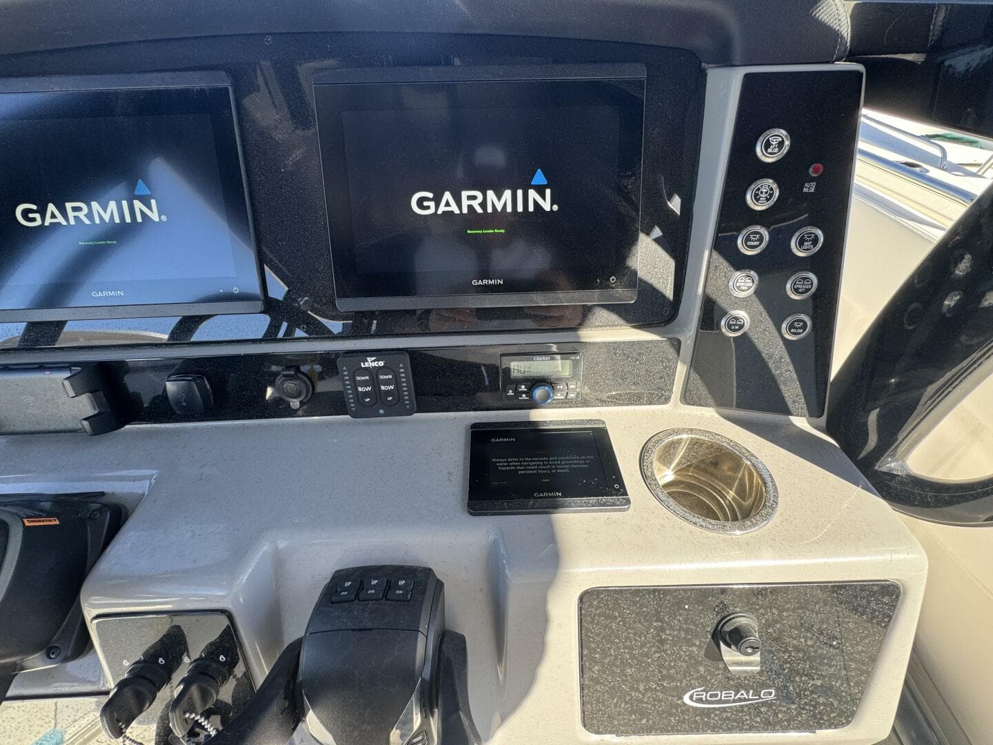 2023 Robalo R270 Center Console — photo 22
