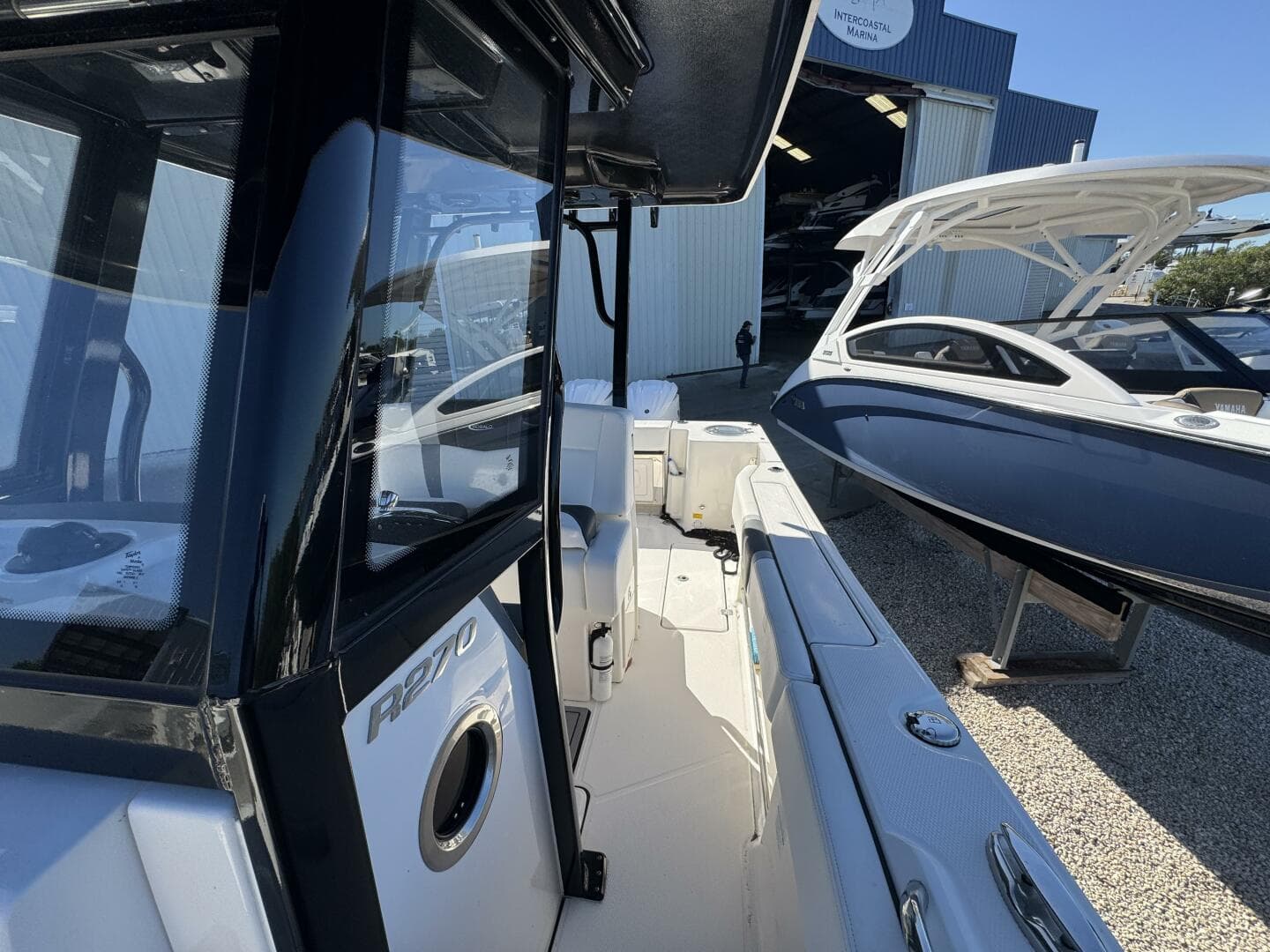 2023 Robalo R270 Center Console — photo 41