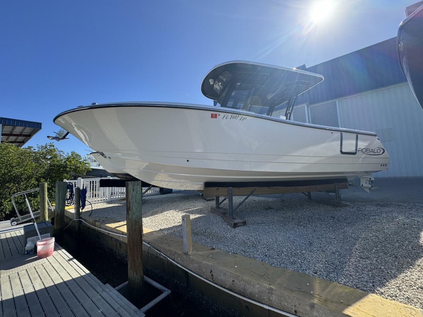 2023 Robalo R270 Center Console — photo 3