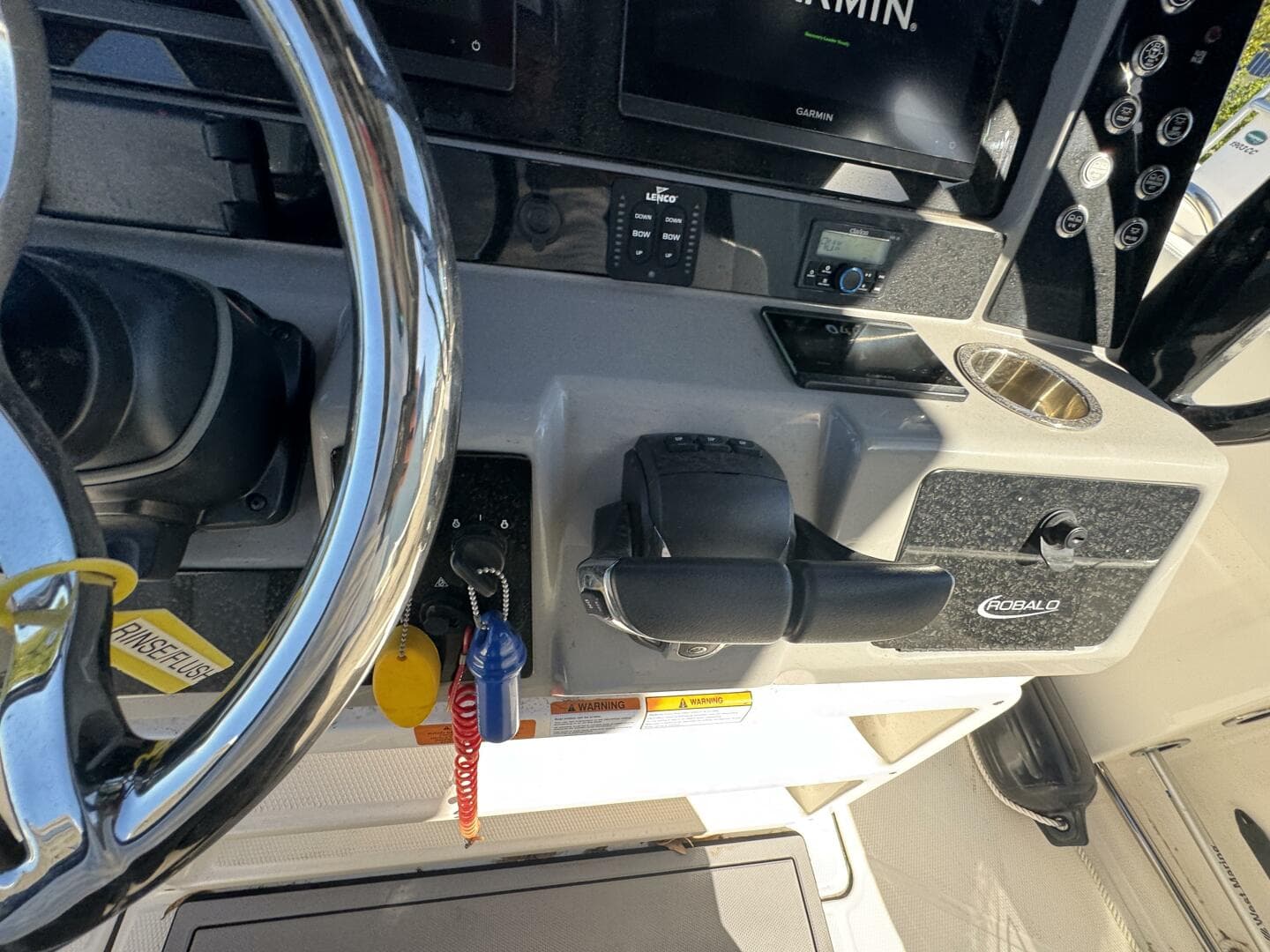 2023 Robalo R270 Center Console — photo 28