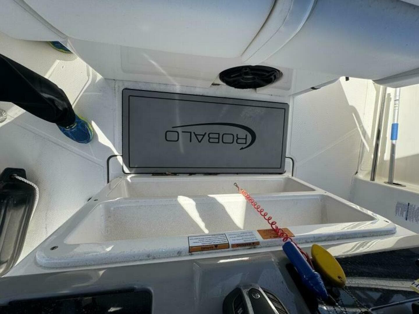 2023 Robalo R270 Center Console — photo 29