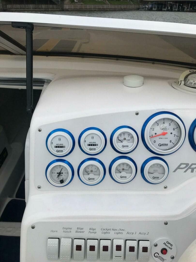 2002 Profile 33V — photo 18