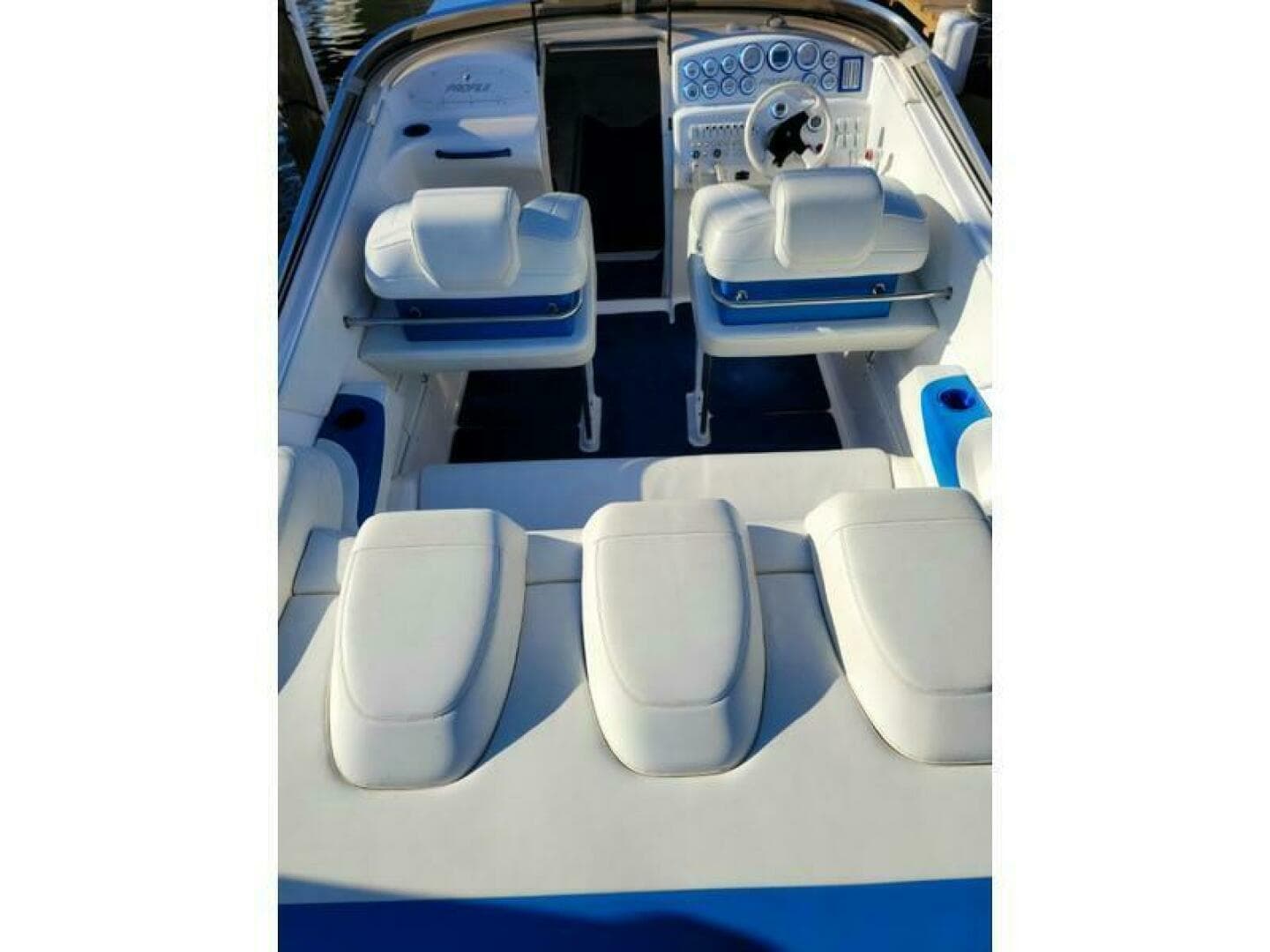 2002 Profile 33V — photo 10