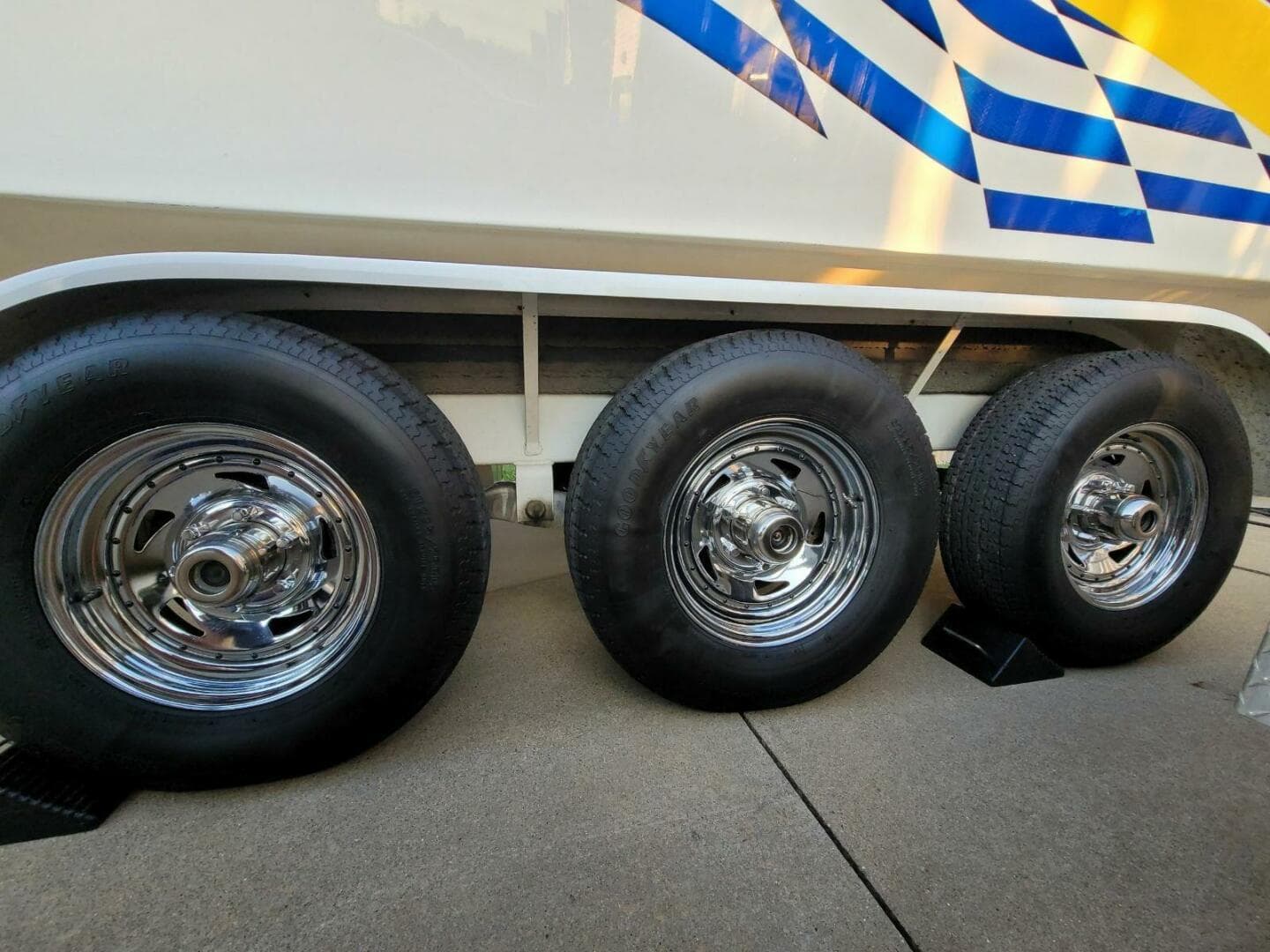 2002 Profile 33V — photo 13