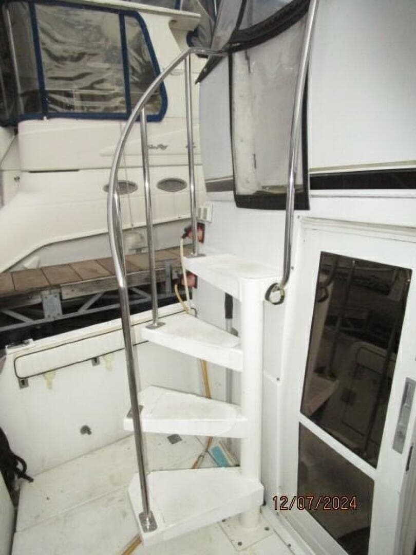 1999 Carver 40 Cockpit — photo 25