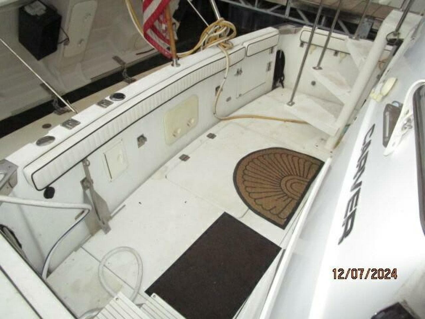1999 Carver 40 Cockpit — photo 21