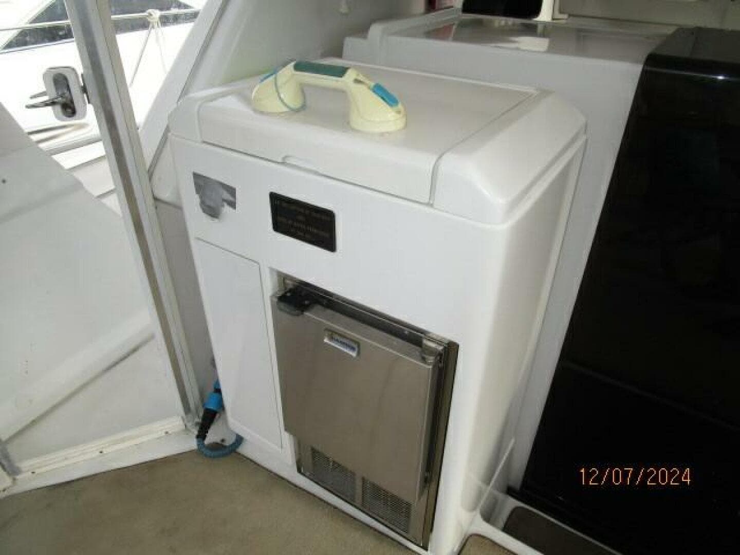 1999 Carver 40 Cockpit — photo 34