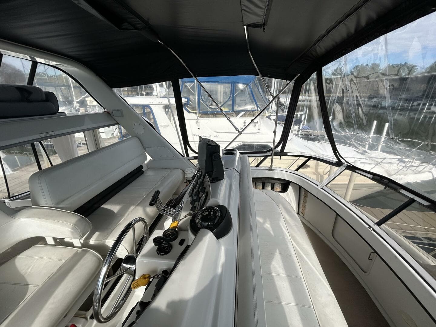 1999 Carver 40 Cockpit — photo 14