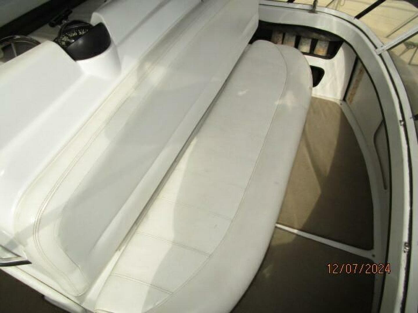 1999 Carver 40 Cockpit — photo 20