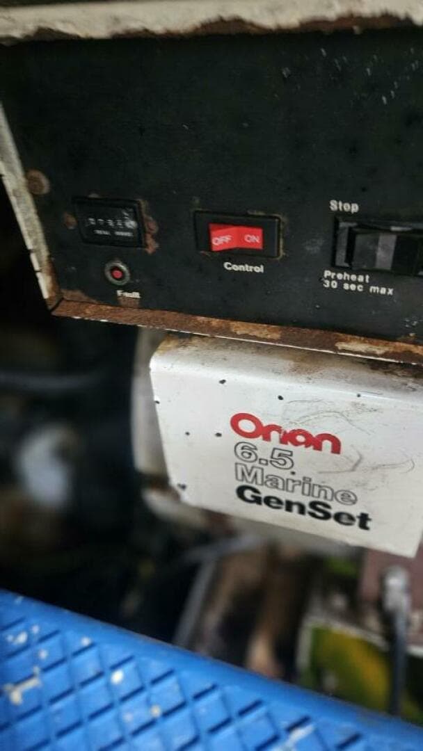 1990 Trojan 11M Express — photo 42