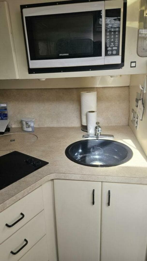 1990 Trojan 11M Express — photo 24