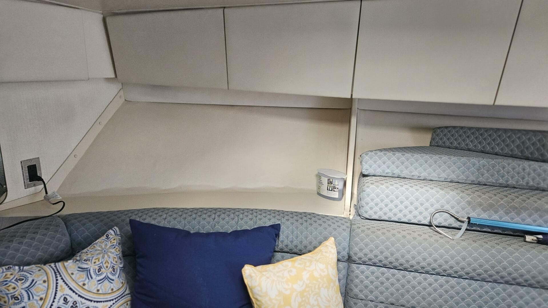 1990 Trojan 11M Express — photo 32