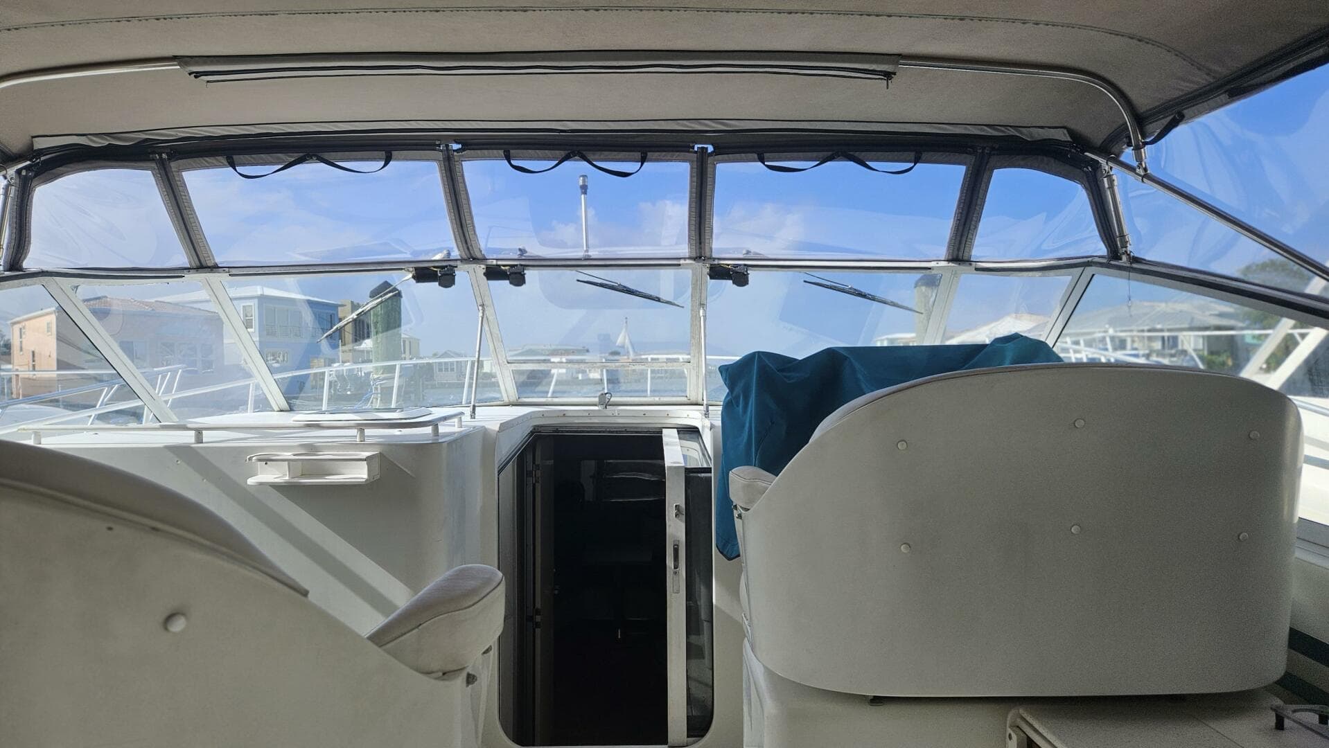 1990 Trojan 11M Express — photo 5