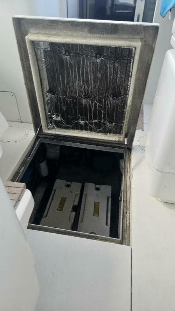 1990 Trojan 11M Express — photo 37