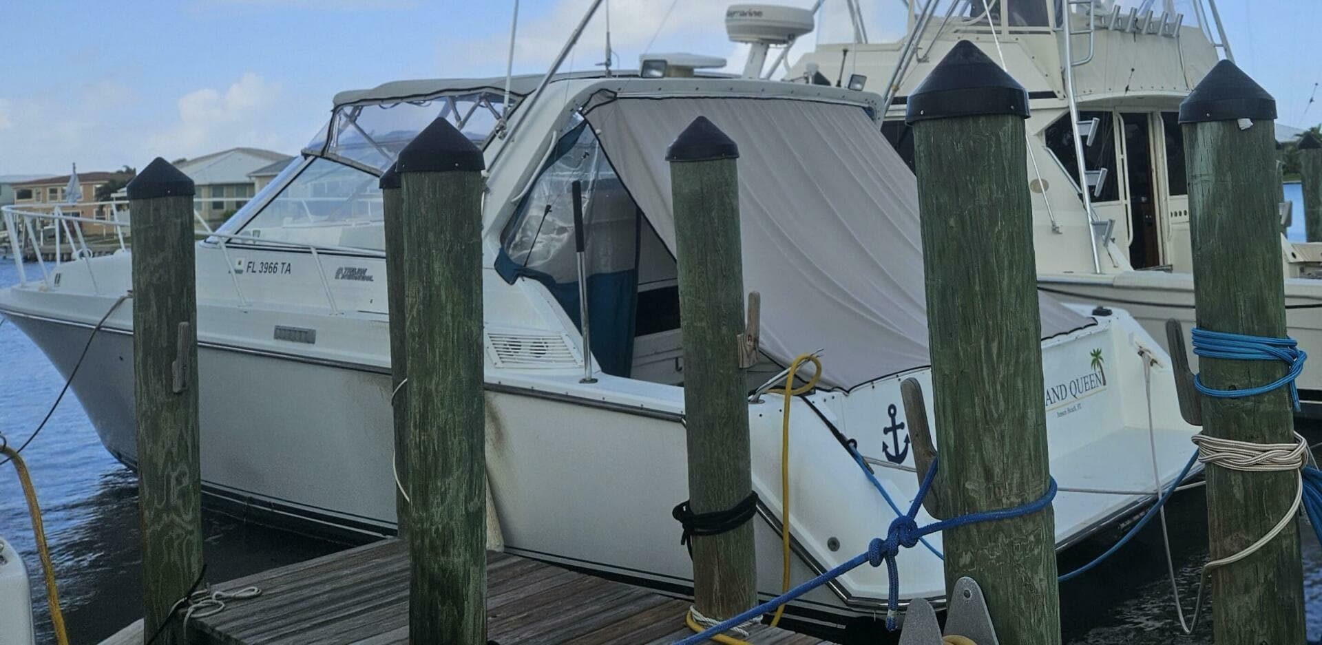 1990 Trojan 11M Express — photo 1