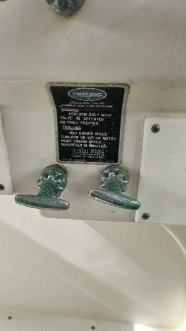 1990 Trojan 11M Express — photo 11