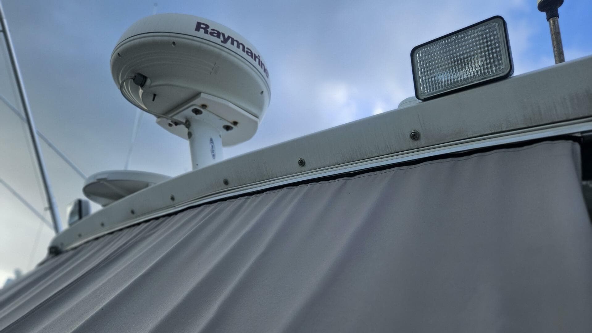 1990 Trojan 11M Express — photo 45