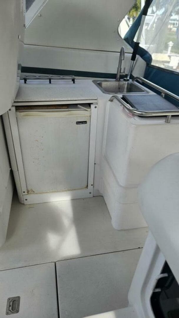 1990 Trojan 11M Express — photo 17