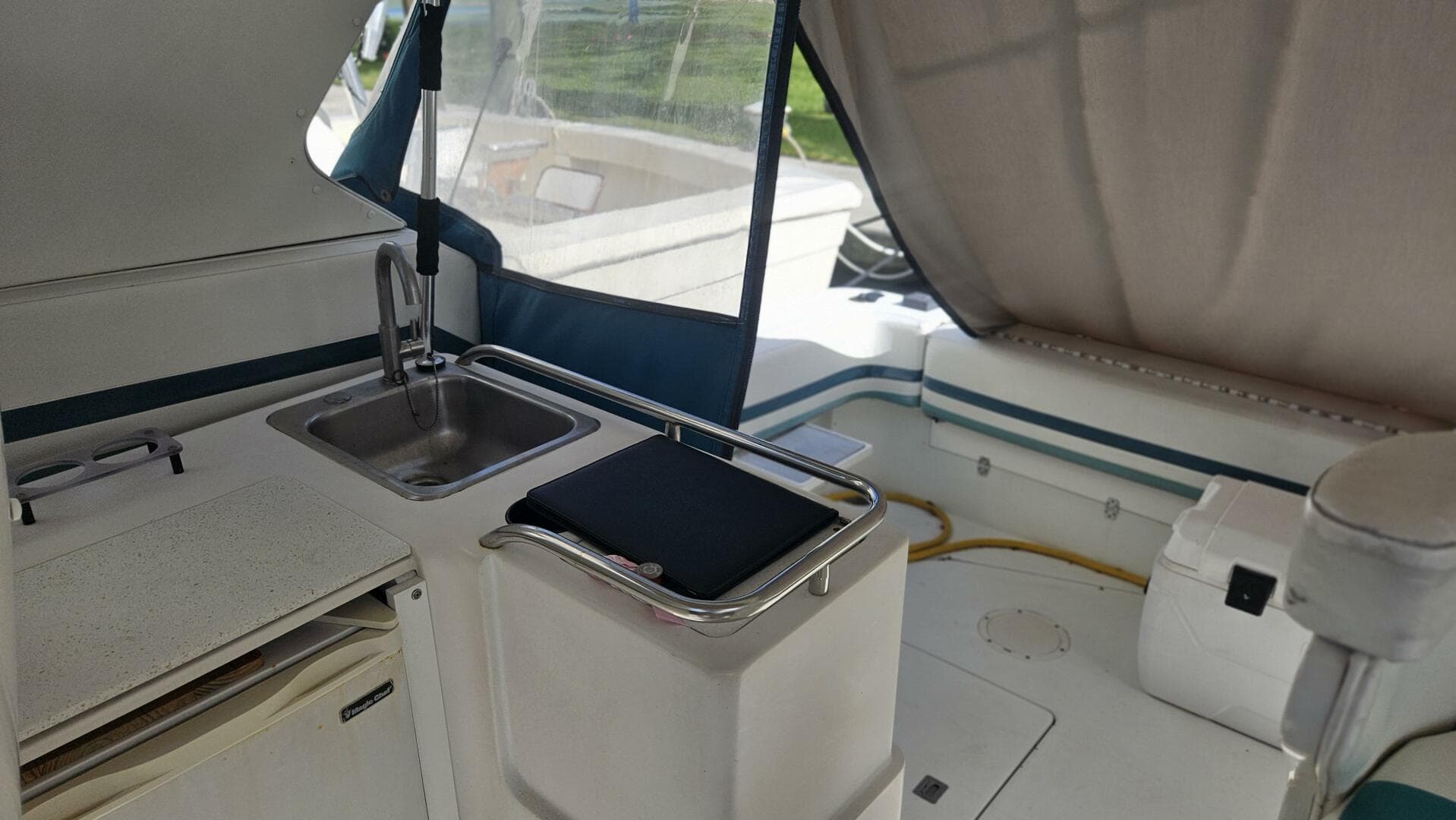 1990 Trojan 11M Express — photo 15