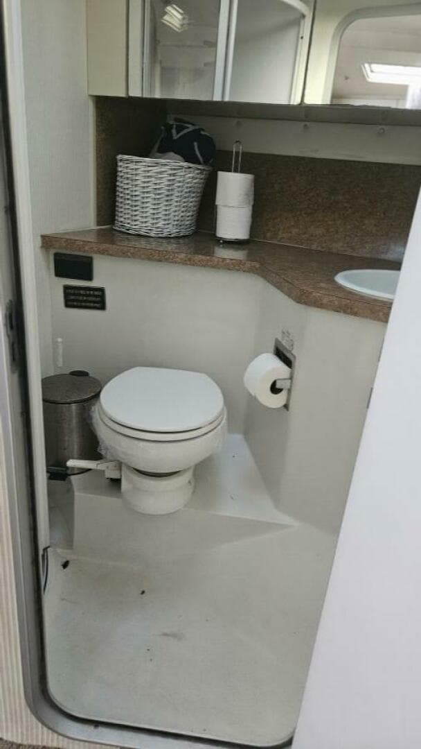 1990 Trojan 11M Express — photo 34