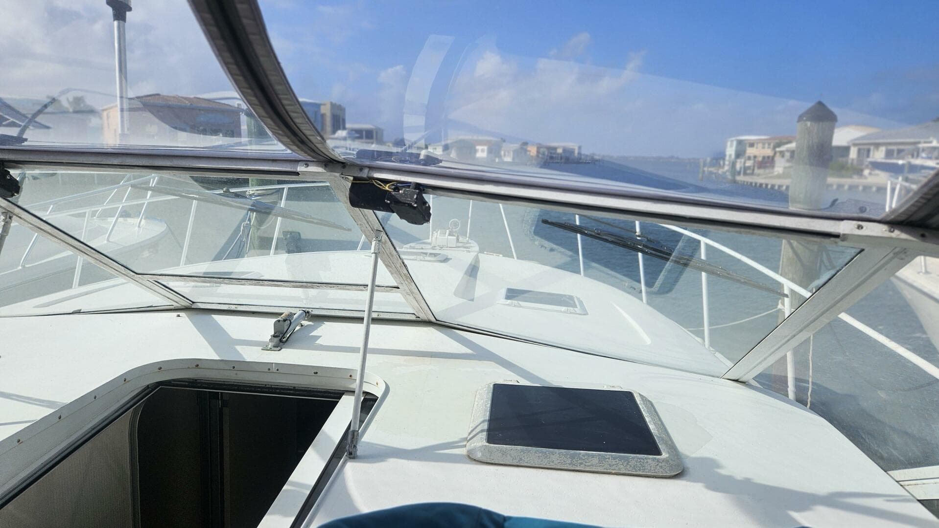 1990 Trojan 11M Express — photo 4