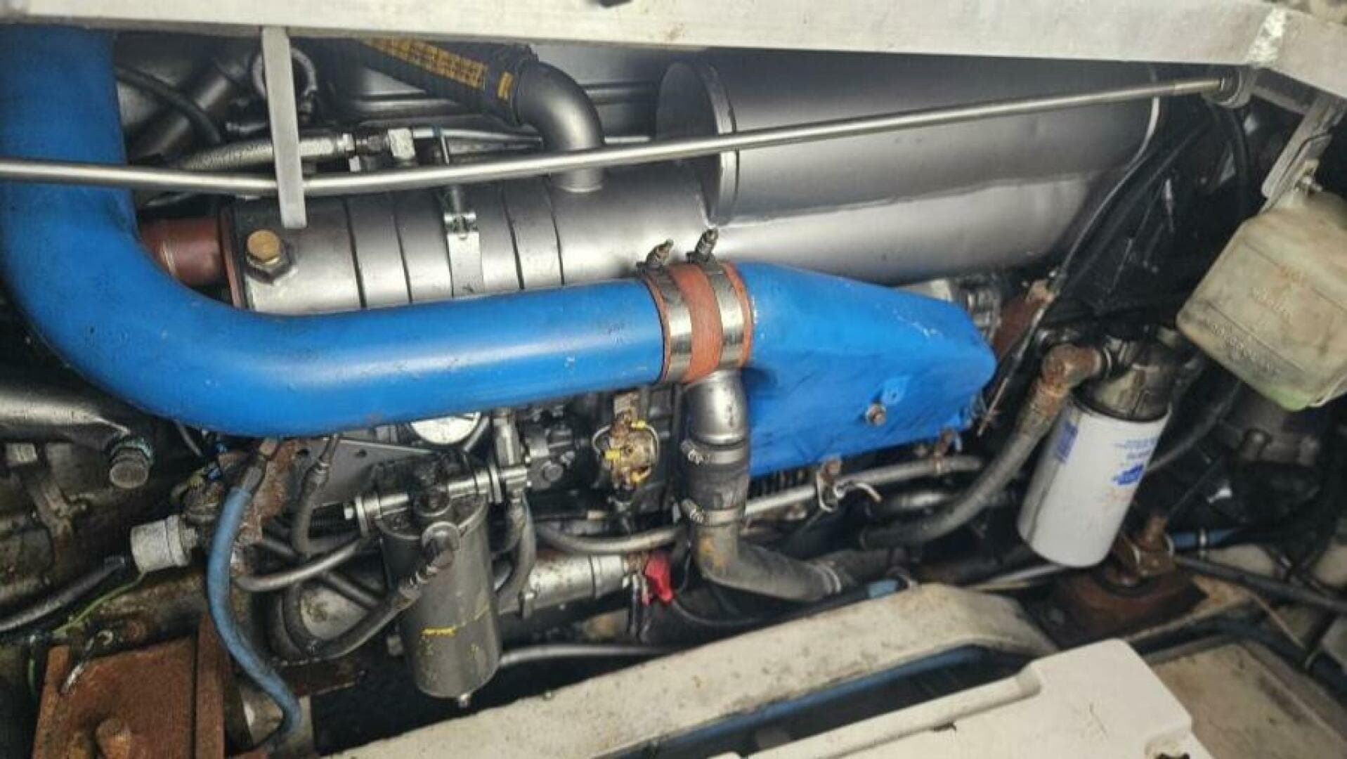 1990 Trojan 11M Express — photo 39