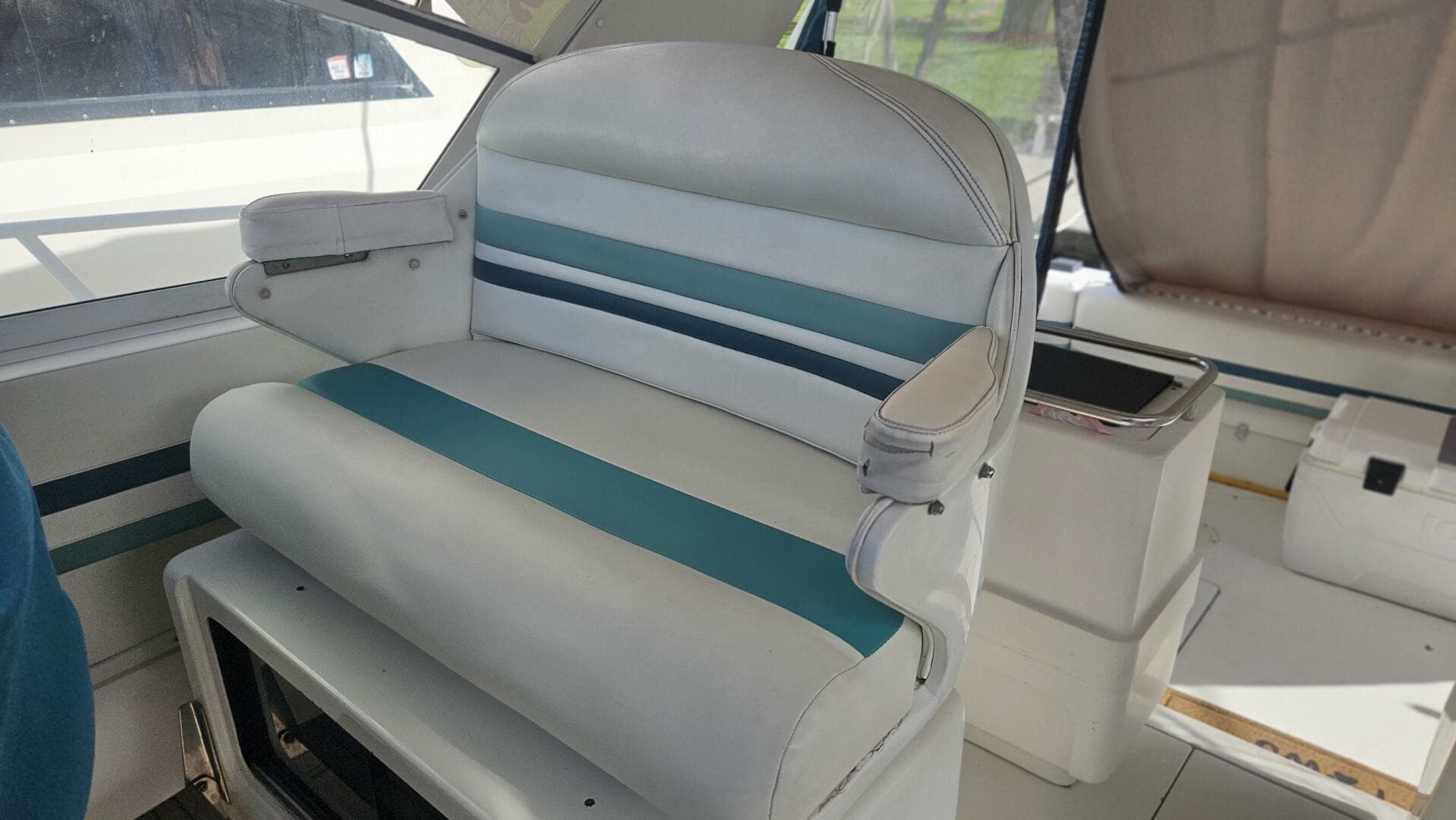 1990 Trojan 11M Express — photo 12