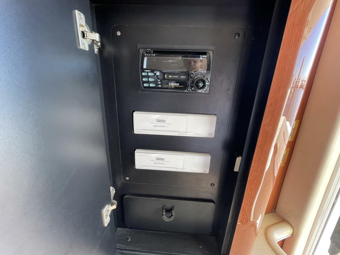 1998 Sea Ray 480 Sedan Bridge — photo 28