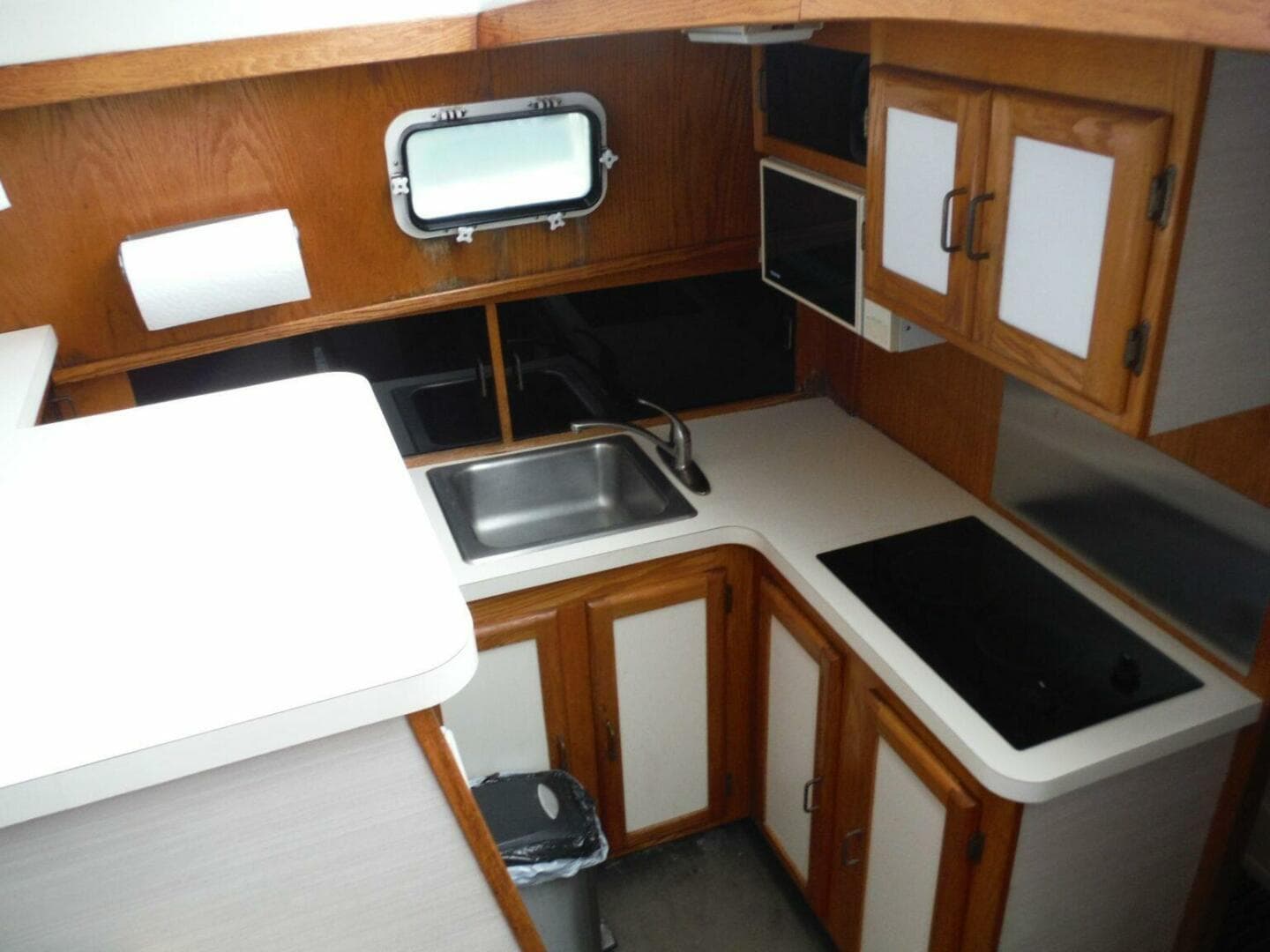 1987 Mainship Sundeck 36 — photo 31