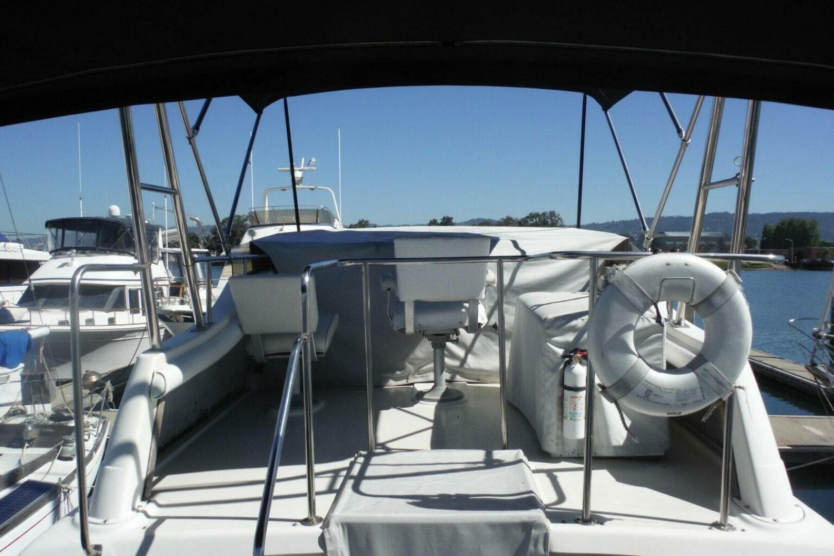 1987 Mainship Sundeck 36 — photo 23