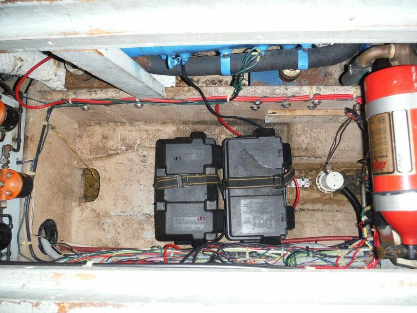 1987 Mainship Sundeck 36 — photo 37