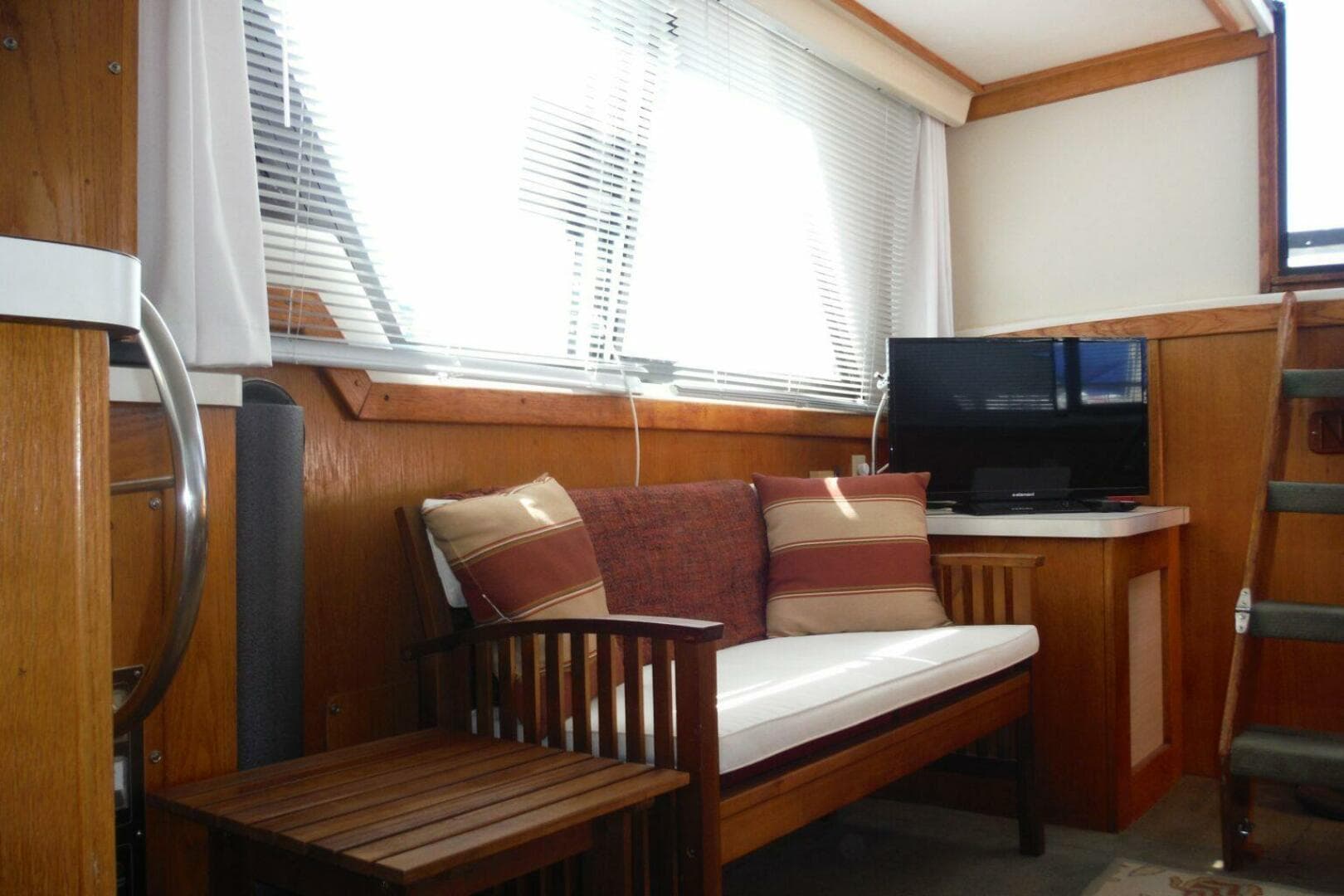 1987 Mainship Sundeck 36 — photo 28