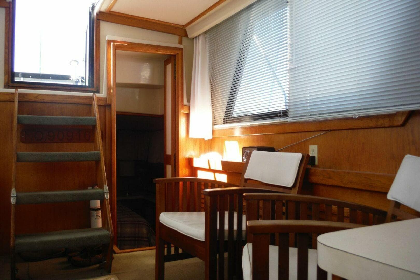 1987 Mainship Sundeck 36 — photo 27