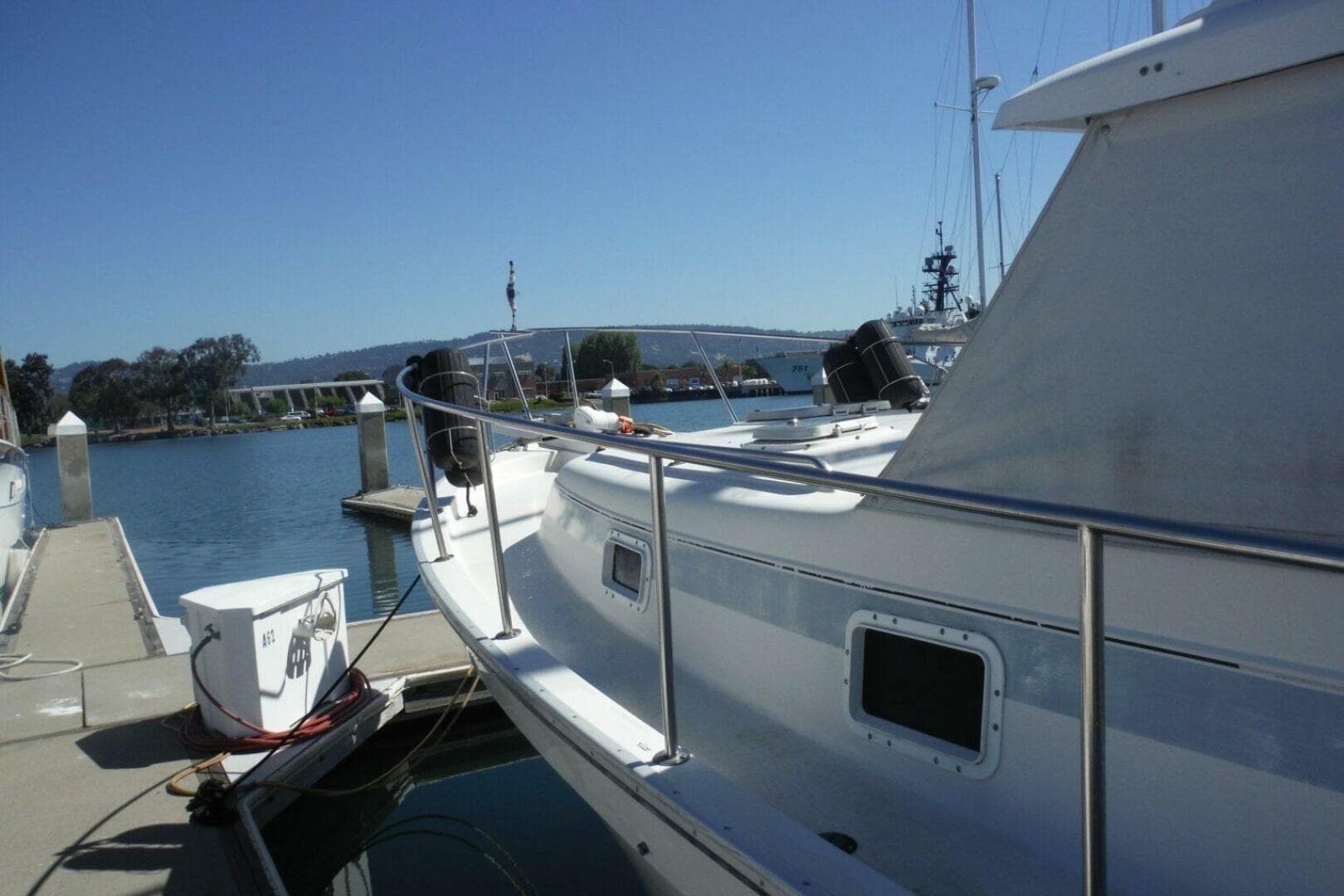 1987 Mainship Sundeck 36 — photo 25