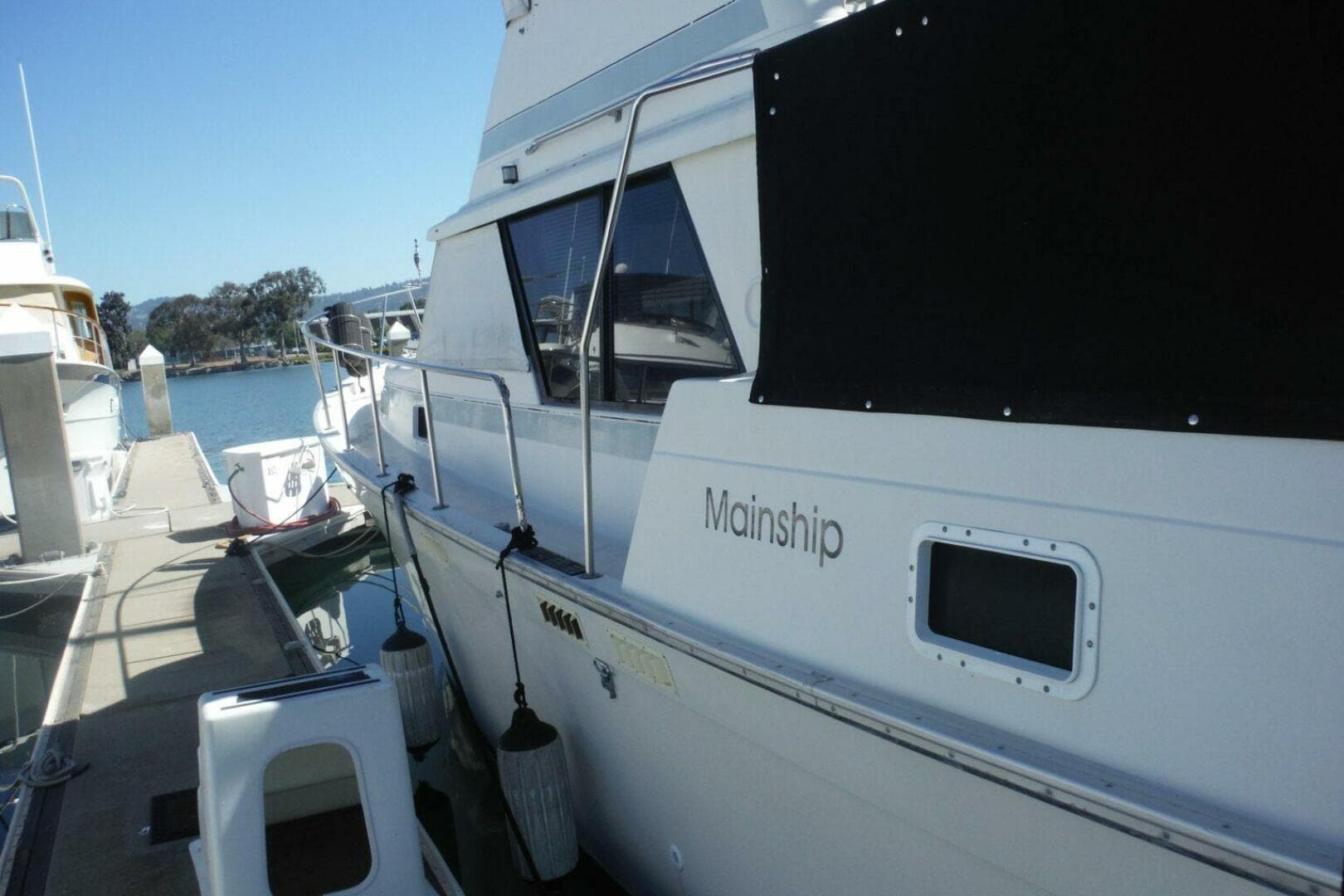1987 Mainship Sundeck 36 — photo 24