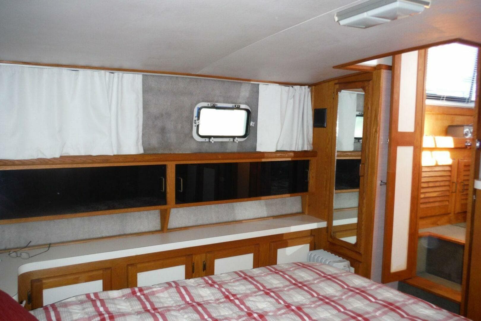 1987 Mainship Sundeck 36 — photo 15