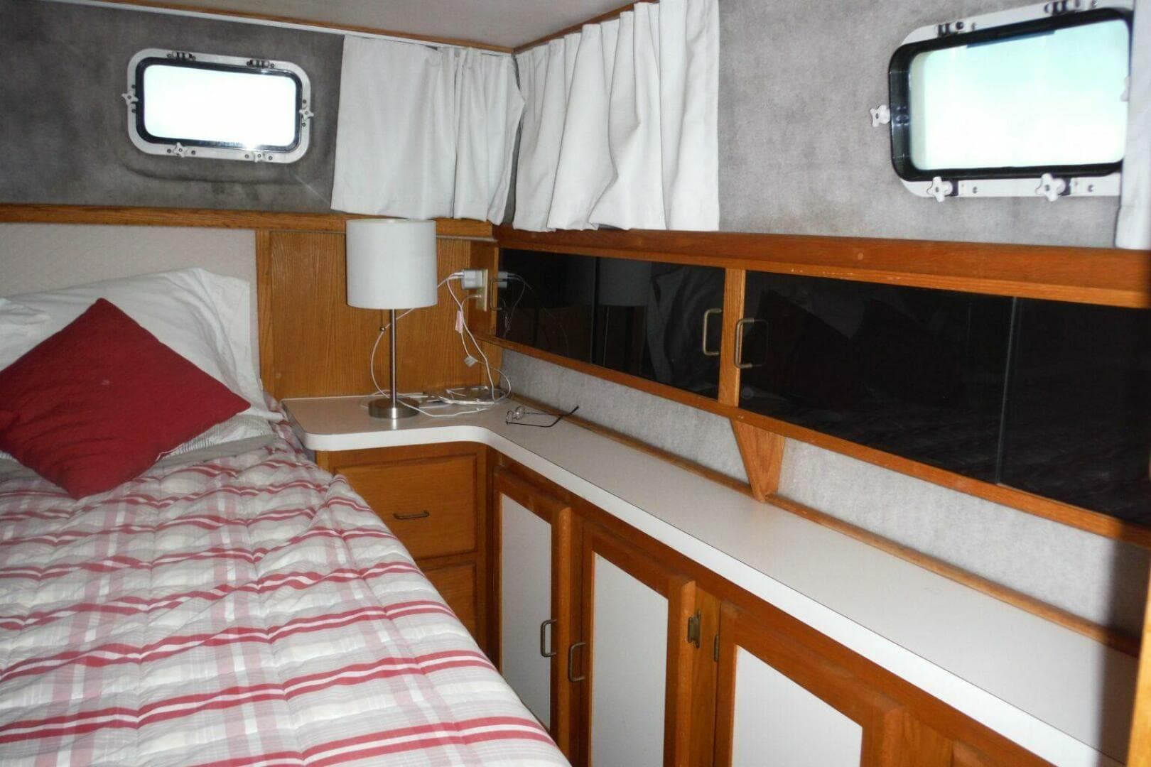 1987 Mainship Sundeck 36 — photo 12