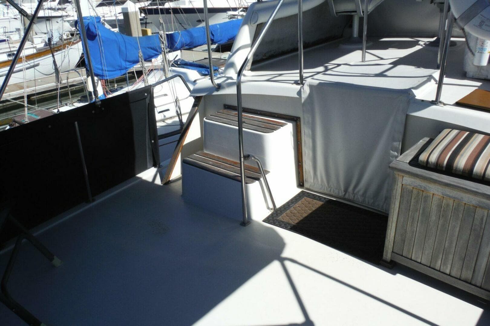 1987 Mainship Sundeck 36 — photo 5