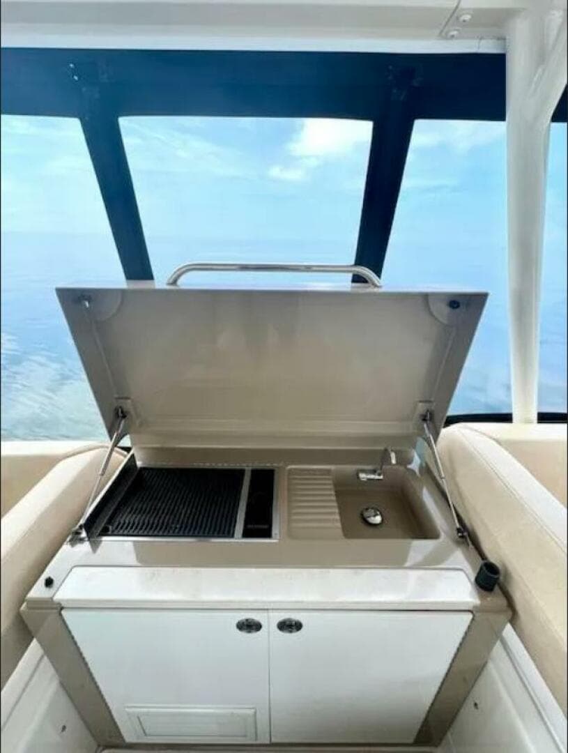 2019 Carver C52 Command Bridge — photo 31