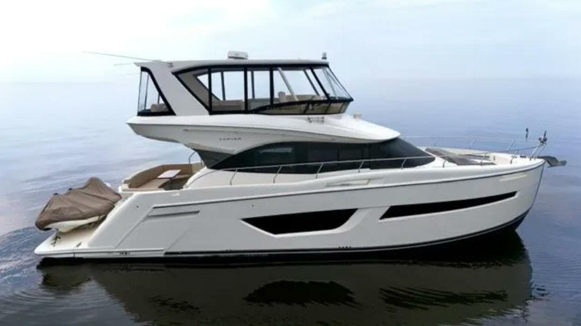 2019 Carver C52 Command Bridge — photo 8